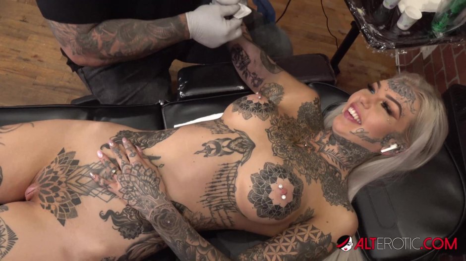 Татуированная эмбер люк