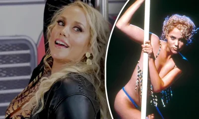 Elizabeth berkley showgirls