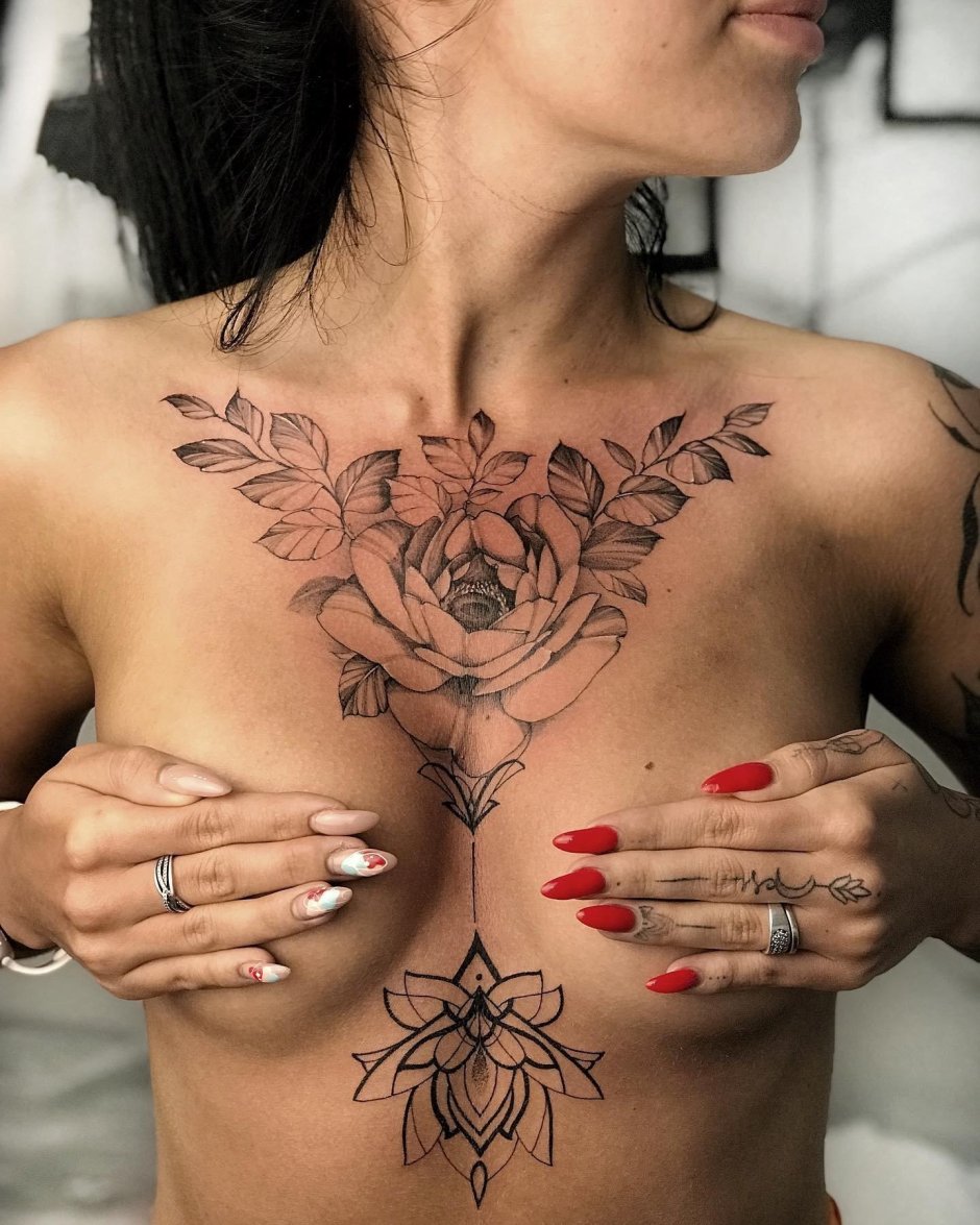 Под грудью тату