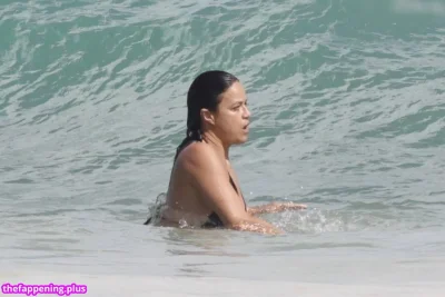 Голая грудь у актрисы мишель родригес