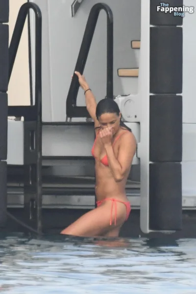 Мишель родригес попка