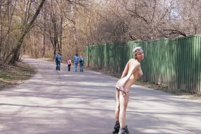 Голышом на улице