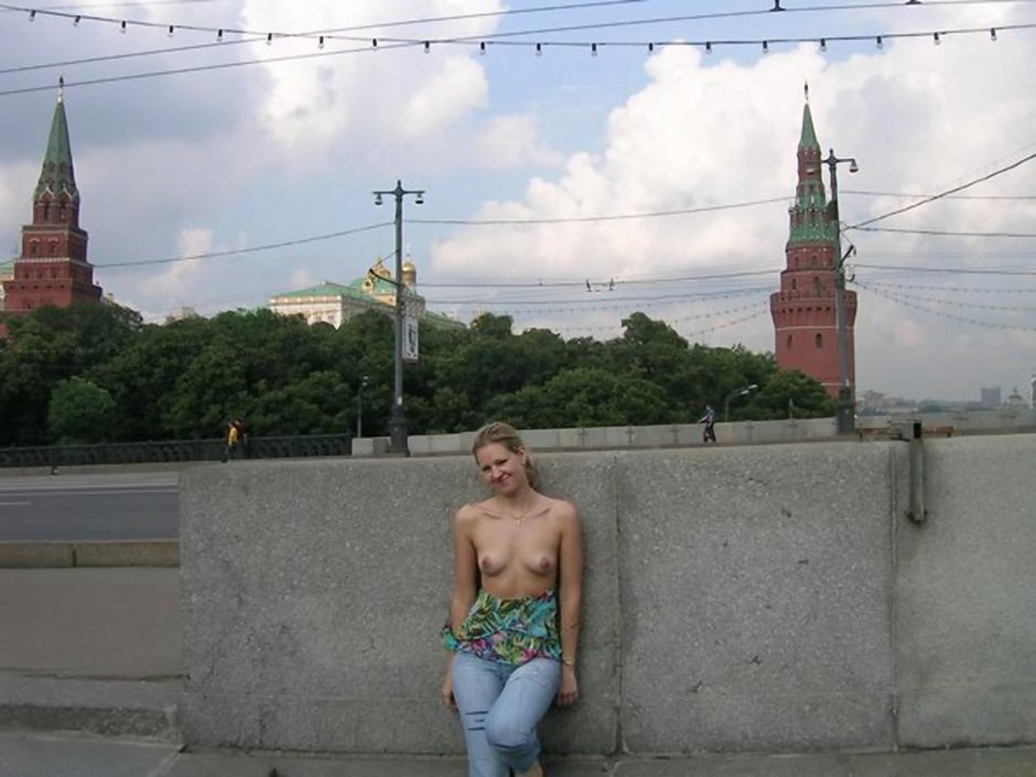 Прогулка голышом по москве