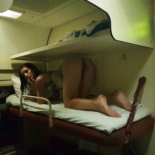 Гэолые женщины в поезд е