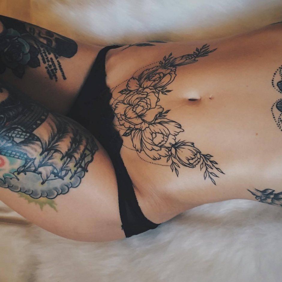 Татуировки женские на животе