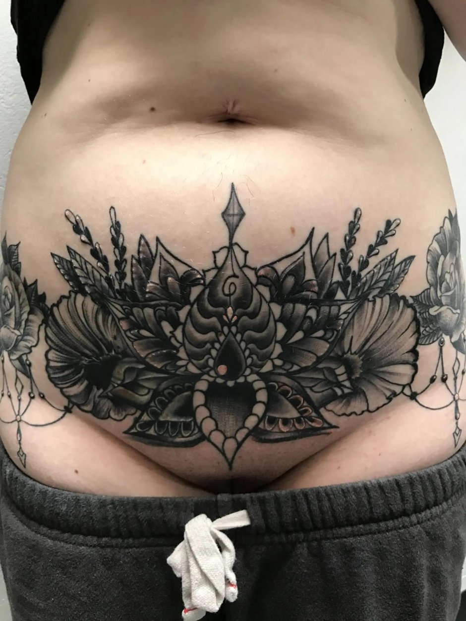 Тату под грудью женские