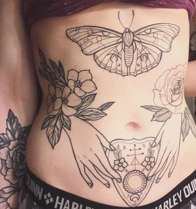 Татуировка на животе женская