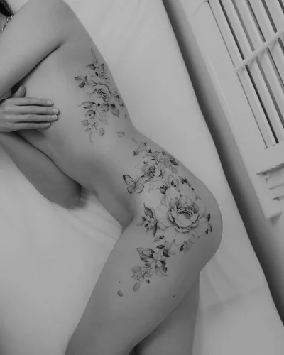 Татуировка на бедре женская