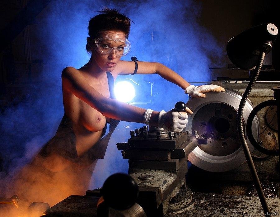 Эротические девушки на заводе