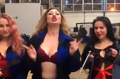 Работницы завода разделись