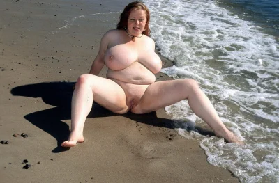 Голые толстые на пляже