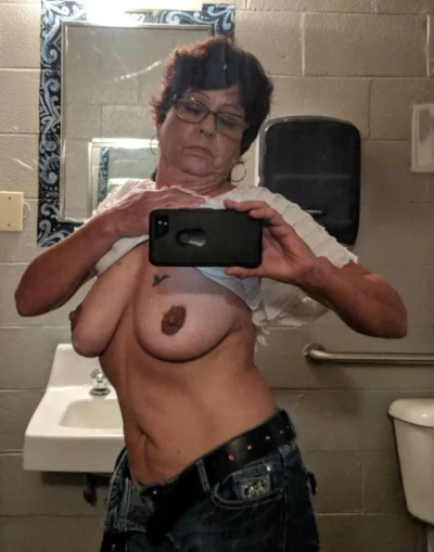 Сисястые бабушки селфи