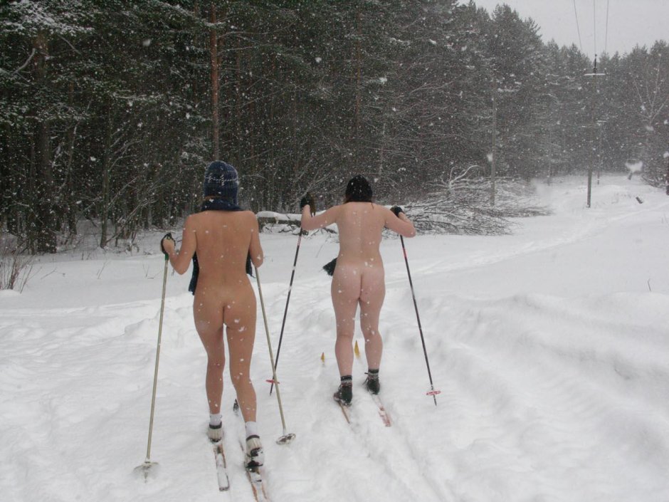 Катание на лыжах голышом