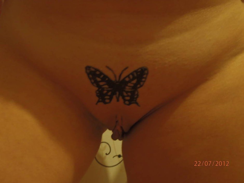 Бабочка на лобке