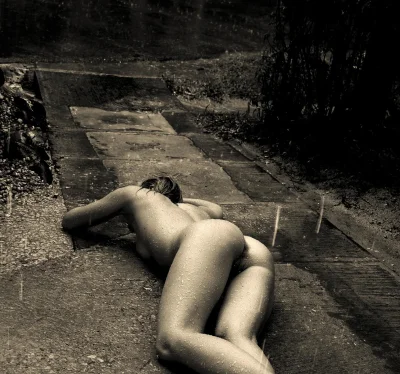 Принудительная нагота ню