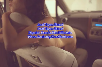 С девушкой в машине