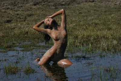 Девушка голышом