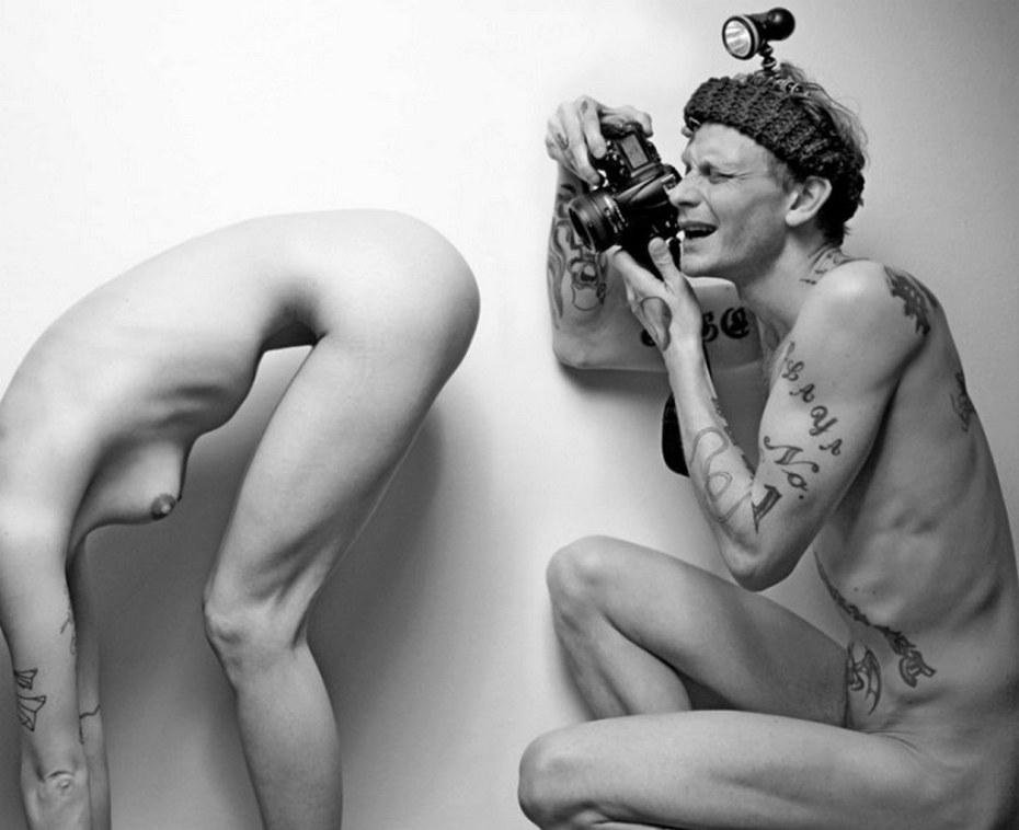 Голый фотограф