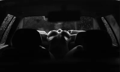 В машине эротика