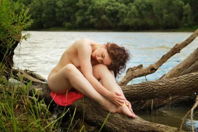 Голые простые женщины на речке
