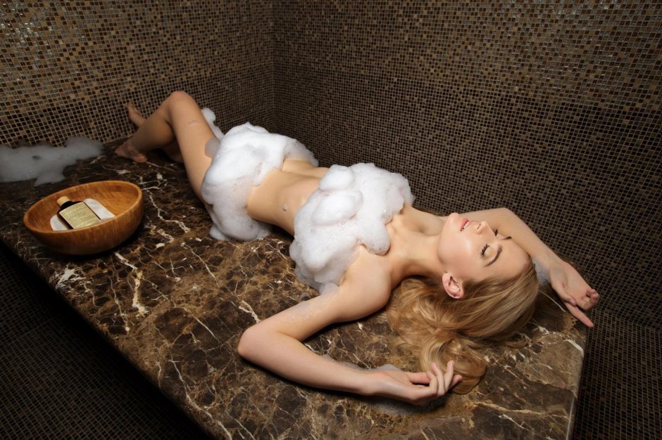 Девушка в хамаме