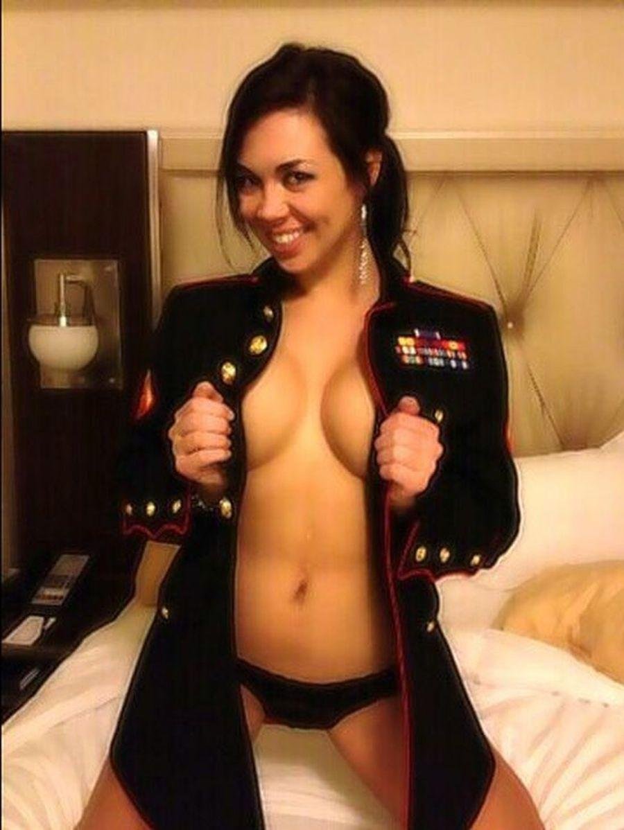 Девушка в форме