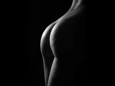 Силуэт голой женщины