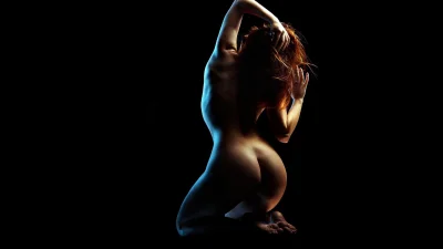 Голые девки тёмный фон