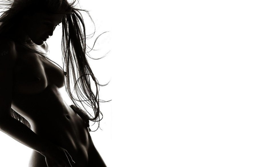 Эротические девушки на тёмном фоне