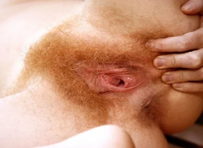 Рыжая девушка