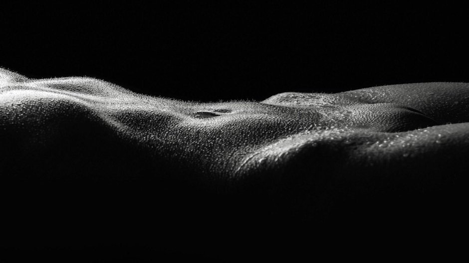 Черно белая эротика