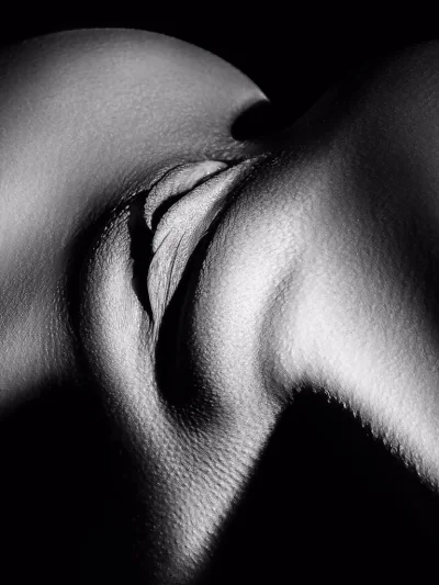 Черно белая эротика