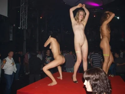 Ню стриптиз
