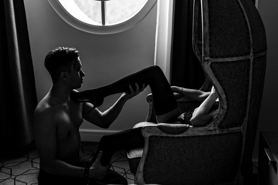 Эротическая фотосессия с зеркалом