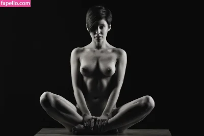 Красивые девушки ню в студии