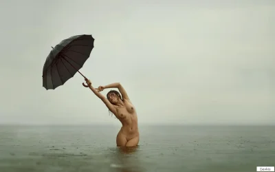 Девушка с зонтиком