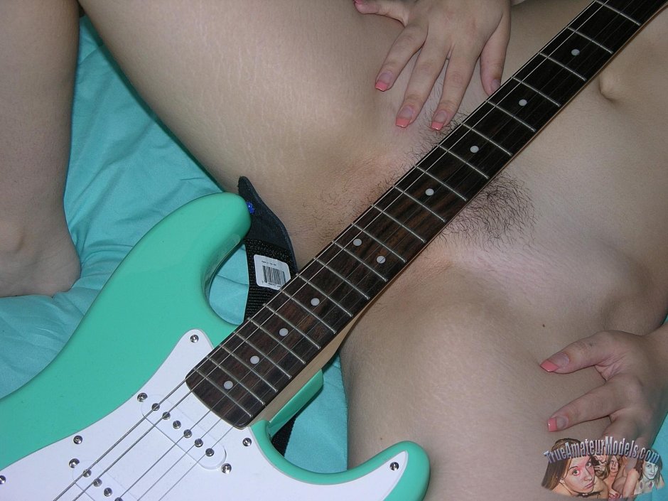 Порно гитаристка
