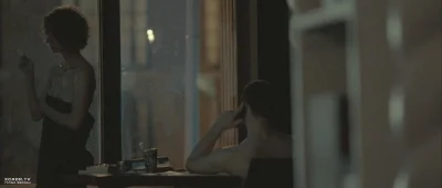 Мужчина у окна