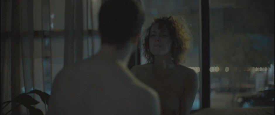 Голая лянка грыу сиськи