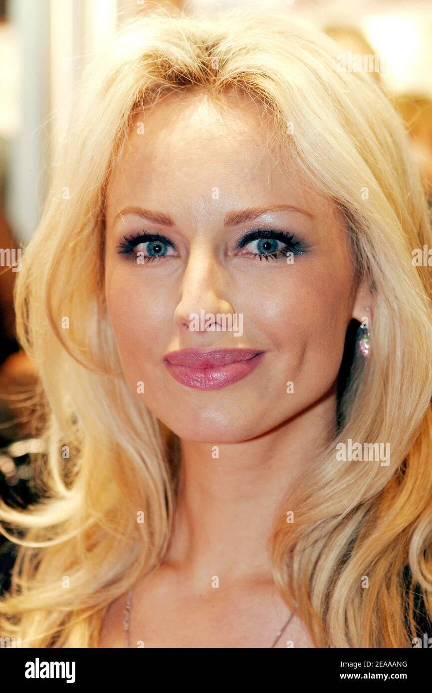 Адриана скленарикова биография