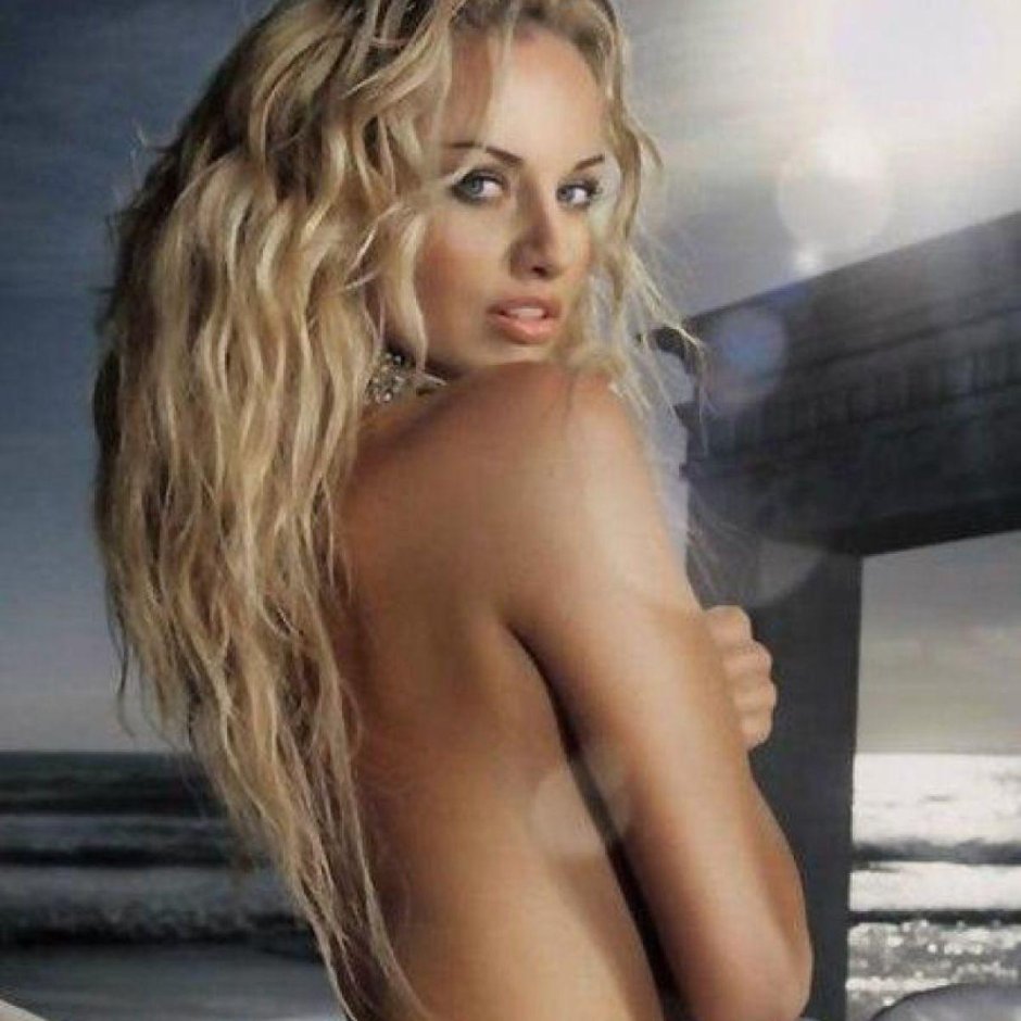 Адриа́на скле́нарикова