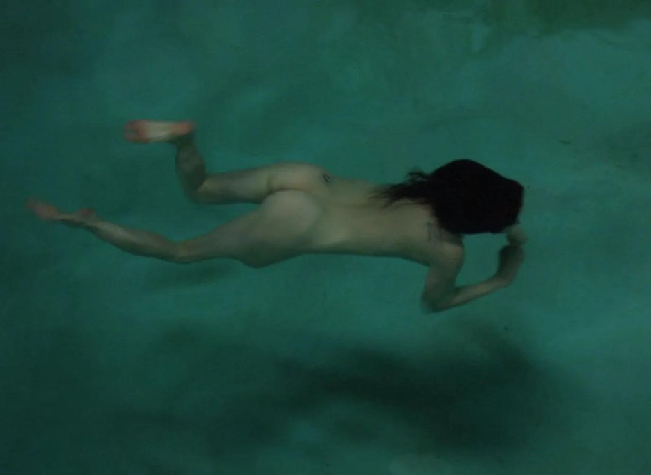 Голые девушки под водой