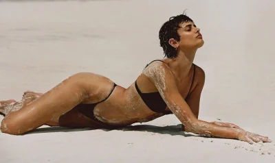 Тейлор хилл в купальнике