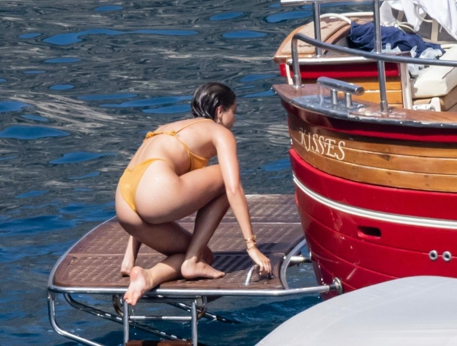 Эмили ратажковски на яхте