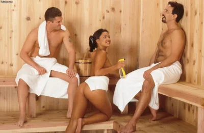 Мужчина и женщина в сауне