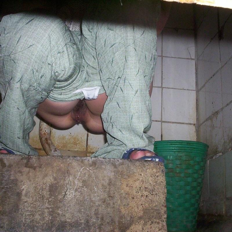 Подглядывание в туалете