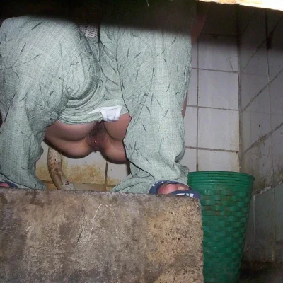 Подглядывание в туалете