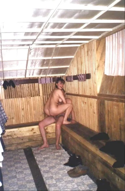 Девушки в общественной бане