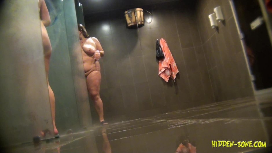 Скрытая камера в душе