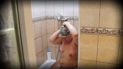 Подглядывание в душевой